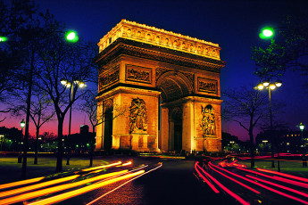عکس بنای تاریخی دروازه پیروزی فرانسه