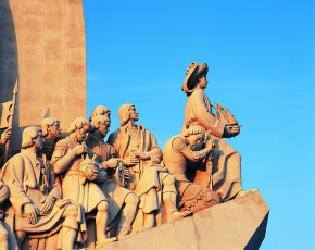 عکس مجسمه بنای یادبود عصر کاوش