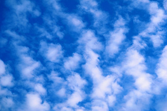 عکس ابر در آسمان آبی