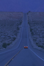 عکس جاده و ماشین در شب