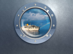 عکس پنجره کشتی در دریا