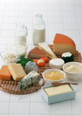 عکس انواع  پنیر و شیر