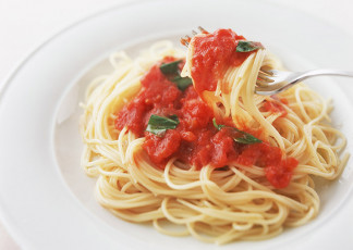 عکس بشقاب اسپاگتی و سس گوجه