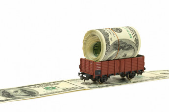 عکس اسکناس دلار و قطار ماکت