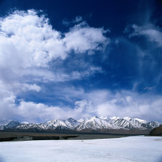 عکس آسمان و کوهستان برفی