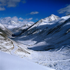 عکس کوهستان و جاده برفی