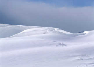 عکس برف روی تپه