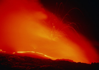 عکس فوران آتشفشان
