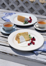عکس بشقاب خامه و کیک صبحانه
