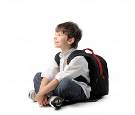 عکس دانش آموز پسر با کوله پشتی
