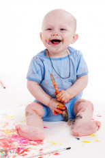 عکس نوزاد خندان و رنگی
