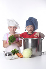 عکس سرآشپزی کودکان