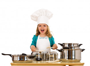 عکس دختربچه با کلاه آشپزی
