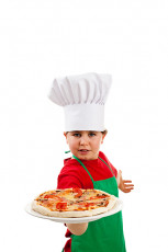 عکس پسر سرآشپز با پیتزا