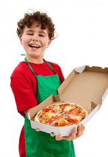 عکس پسر خوشحال با پیتزا