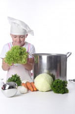 عکس دختربچه آشپز با قابلمه و سبزیجات