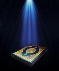 عکس قرآن مجید و نور آبی