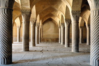 عکس ستون های مسجد وکیل