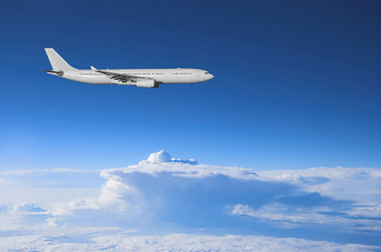عکس آسمان و هواپیمای مسافربری