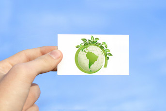 عکس کره زمین سبز با گیاه