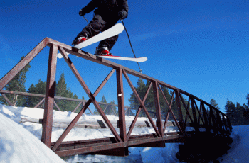 عکس اسکی روی پل فلزی