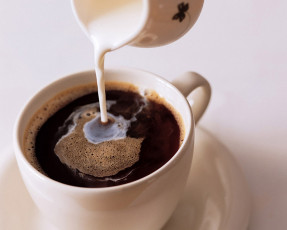 عکس فنجان قهوه فرانسه با شیر