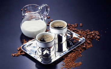 عکس فنجان قهوه اسپرسو و پارچ شیر