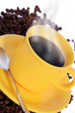 عکس قهوه اسپرسو و فنجان زرد