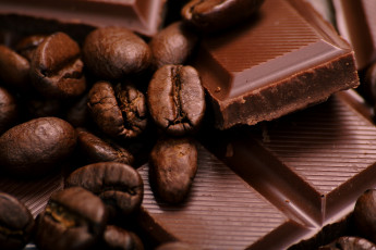 عکس دانه های قهوه و شکلات