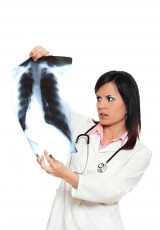 عکس دکتر با عکس رادیولوژی