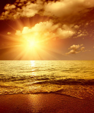 عکس غروب خورشید در ساحل دریا