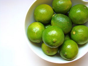 عکس لیموهای سبز در ظرف