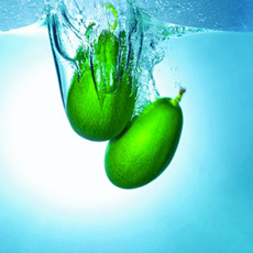عکس میوه انبه در آب