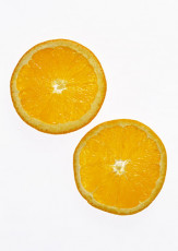 عکس دو نیمه از پرتقال بریده شده