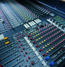 عکس دستگاه در استودیو