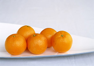 عکس چند پرتقال در ظرف