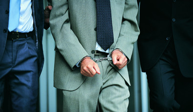 عکس مجرم و دستبند